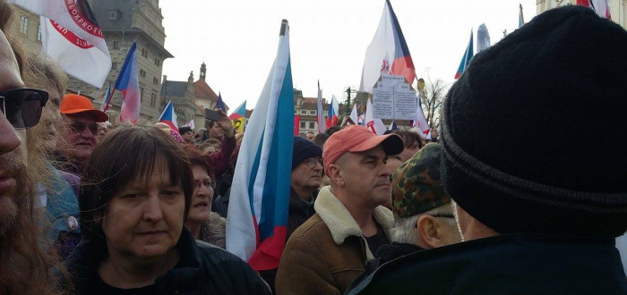 Účastníci sobotní demonstrace hnutí Úsvit a Bloku proti islámu – dezinformátoři „bojují“ za svobodu slova