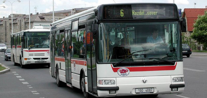 Od zavedení integrace dopravy v Kladně si lidé stěžují na chybějící spoje a zpoždění autobusů. Jak to hodlá kraj vyřešit?