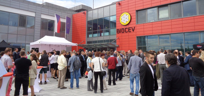 Biocev Biotechnologické a biomedicínské centrum Akademie věd a Univerzity Karlovy ve Vestci
