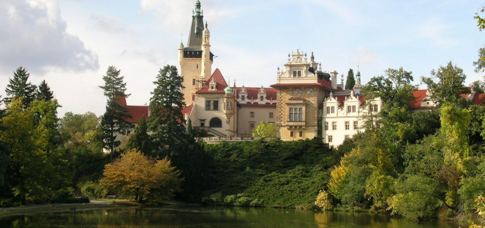  Novorenezační přestavba zámku Průhonice probíhala v letech 1889 - 1894