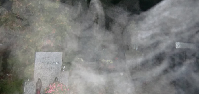 Hřbitov děsí i podivnými výjevy na fotografiích