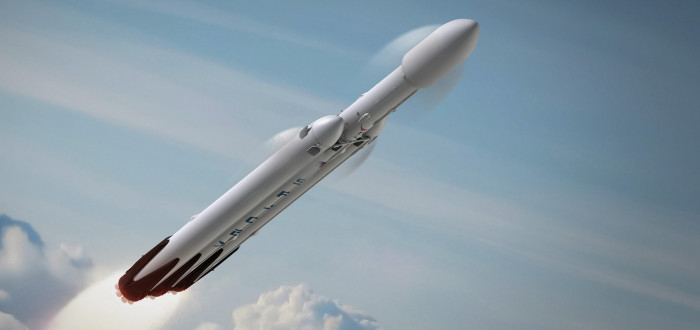 Raketa Falcon Heavy na oběžné dráze. Otevře tento projekt do budoucna cestu k vesmírným misím na Měsíc či Mars?
