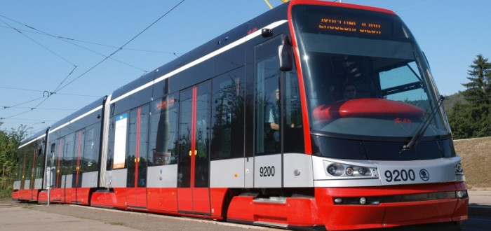Nová tramvajová zastávka dělá vrásky řidičům