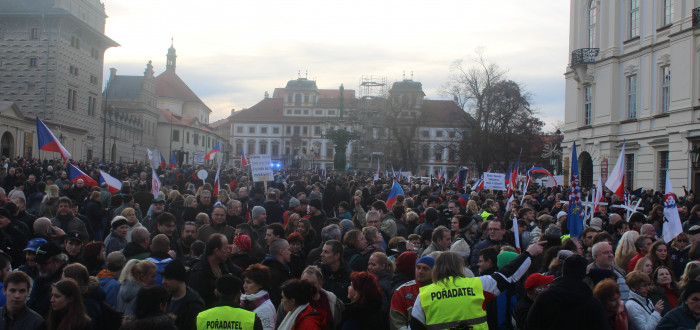 Na náměstí bylo dle organizátorů na 12000 lidí