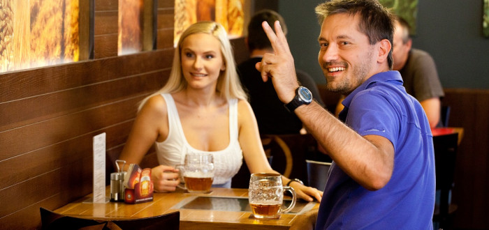 Vrchol partnerské diplomacie je, když si muž zajde na pivo s partnerkou