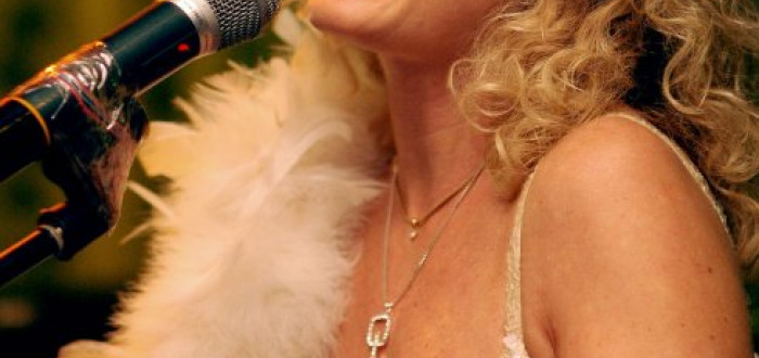 Světlana Nálepková letos oslavila 55. narozeniny a zpívala písně Marlene Dietrich