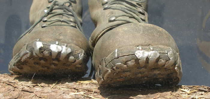 Víte, kde se tyhle historické horalské boty kovaly šerkami a piflemi? Tak se podívejte
