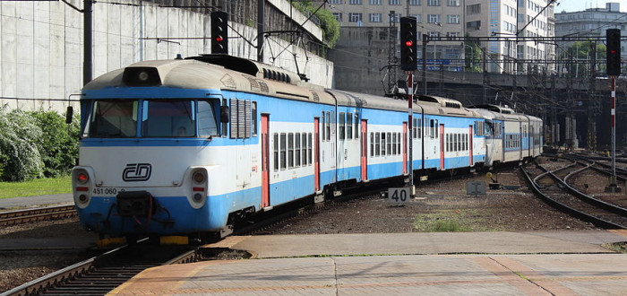 Žabotlamy by měly jezdit kolem Prahy maximálně 12 měsíců. Pak by je měly vystřídat modernizované patrové vlaky řady Bmto