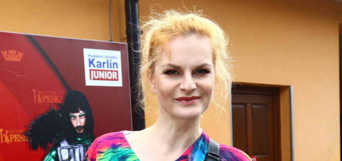 Iva Pazderková se proslavila především účinkováním ve stand-up komedii Na stojáka