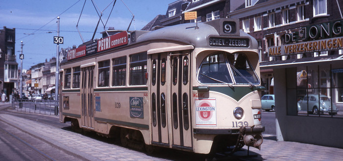 Klasická tramvaj amerického typu PCC brázdí ulice Haagu