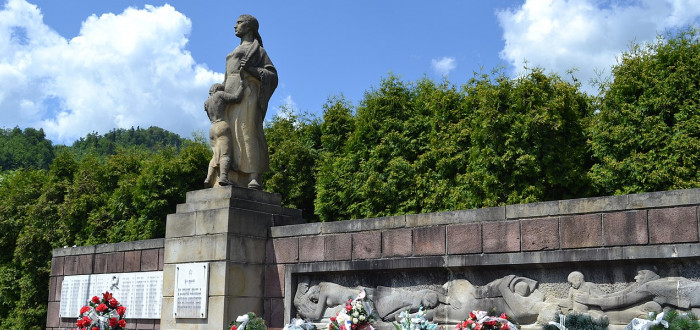 Památník věnovaný 84 zavražděným obyvatelům obce Kľak