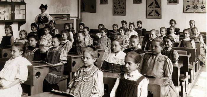 Vzdělávání dívek mělo v minulosti úplně jinou podobu, než tomu bylo u chlapců - ilustrační foto
