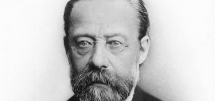 Bedřich Smetana v dospělosti doplatil na dětskou neposlušnost. Zle se mu vymstila neopatrnost při nebezpečné hře se střelným prachem