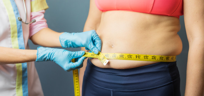 Přerušovaný půst pomáhá tělo zbavit břišního tuku. Při nízké hladině inzulinu dokáže tělo lépe využívat tuk jako palivo