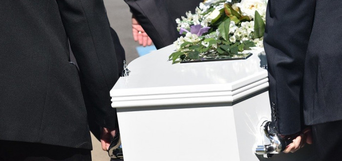 Klasické uložení do hrobu, kremace i mnoho dalších moderních způsobů - to je současnost pohřbívání