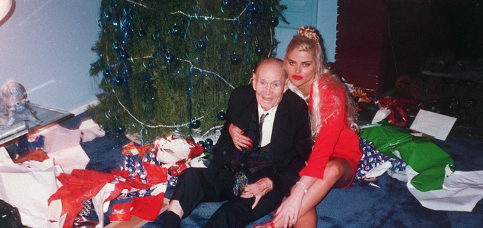 John Marshall a Anna Nicole Smithová na Vánoce roku 1994