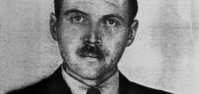 Takto vypadal na fotografii z roku 1956 anděl smrti Josef Mengele v jeho falešném pasu. Byl to takový „docela sympatický obyčejný chlapík“