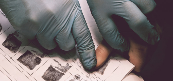 Daktyloskopie je nauka o kožních papilárních liniích na prstech, dlaních a ploskách nohou. Průběh těchto linií je pro jedince charakteristický a do jisté míry dědičný