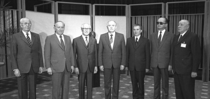 Vůdcové států Varšavské smlouvy v roce 1987, první zleva Gustáv Husák