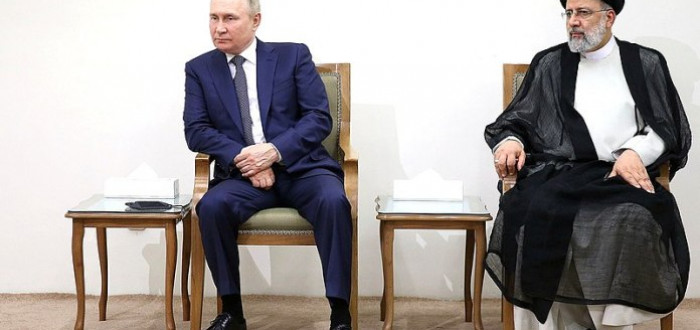 Íránský prezident Ebráhím Raísí se svým ruským protějškem Vladimirem Putinem