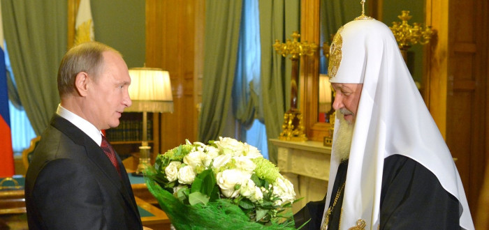 S moskevským patriarchou Kirillem si Putin dobře rozumí. Pravděpodobně je pojí i temné pouto z minulosti