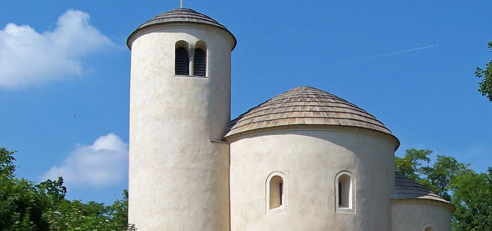 Rotunda svatého Jiří a svatého Vojtěcha na Řípu je jednou z nejstarších staveb na našem území