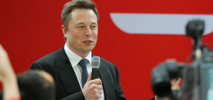 Elon Musk nejdříve hrál na obě strany. Teď je ale největším podporovatelem Donalda Trumpa