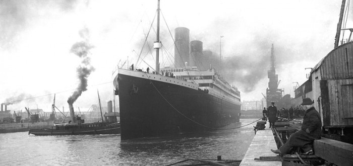 Titanic vyplouvá na svoji první (a poslední) plavbu