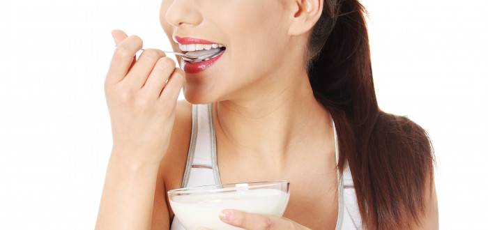 Se snížením vysoké hladiny cholesterolu vám může pomoci mimo jiné i specifický druh jogurtu