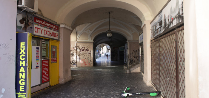 Zavřené obchody v nebytových prostorech Prahy 6 mají odložené nájmy