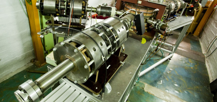 Mezi speciality Mikrotronu MT25 patří krátkodobá fotonová aktivační analýza, pomocí níž se dá zjišťovat obsah prvků v ozařovaném předmětu