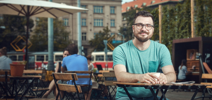 Šimon Reich sám sebe označuje za nadšeného lékaře, šťastného otce a angažovaného občana