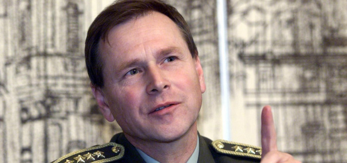 Jiří Šedivý odešel z aktivní služby do zálohy k 31. prosinci 2002 v hodnosti armádního generála