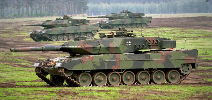 Leopard 2A5 během cvičení