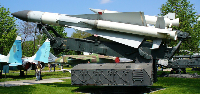 Zastaralý protivzdušný systém S-200 sestřelil zmodernizovaný ruský bombardér. Nyní jej Ukrajinci ještě vylepšují