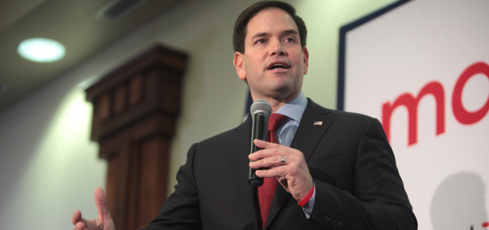 Marco Rubio je synem kubánských rodičů. Proti tamnímu režimu brojí, jak může