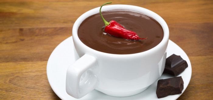 Dokonce i oblíbenou horkou čokoládu si můžete připravit trochu jinak, stačí do ní přidat špetku chilli