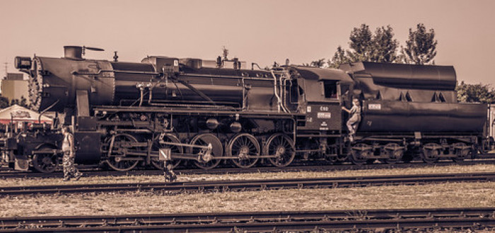 Lokomotiva řady 555.3 na historickém snímku.