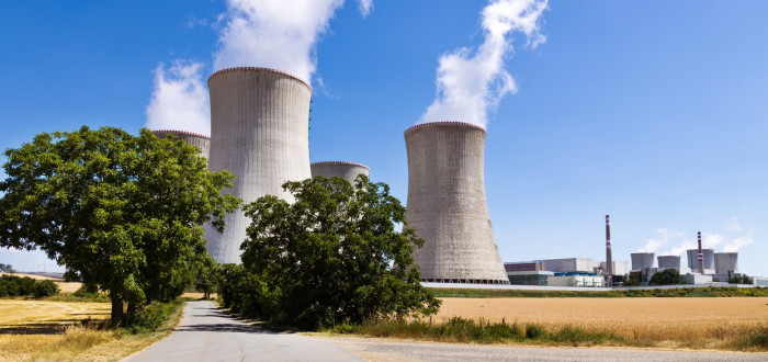 Historie elektrárny začala v roce 1970, kdy Sovětský svaz a Československo podepsaly dohodu o stavbě dvou jaderných elektráren