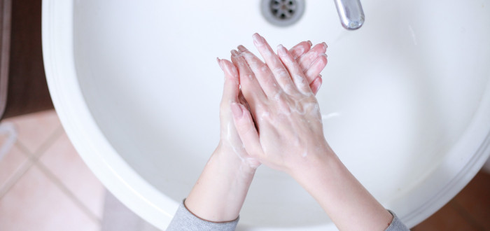 Koronavirus způsobuje problémy kvůli časté hygieně rukou