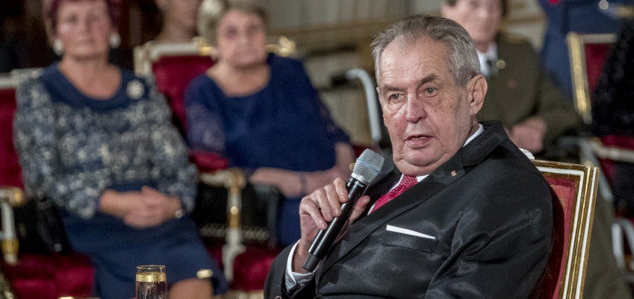 Miloš Zeman se už mezi lidmi neukazuje. Další volební období nepadá v úvahu, tak proč by to dělal? 