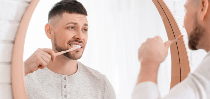 Jedním z rizikových faktorů vzniku erytroplakie je mimo jiné nedostatečná dentální hygiena