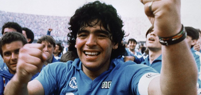 Maradona se stal v Neapoli bohem, ale stačila jedna penalta a svět se otočil vzhůru nohama