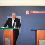 Hejtman Středočeského kraje Miloš Petera na dnešní tiskové konferenci