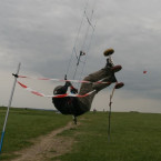 Jedním z pokusů, jak si zpestřit jízdu na landkitingu, je soutěž ve "skoku vysokém"