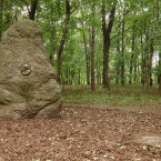 Největší český menhir najdete v Tyršových sadech. Je o 20 cm vyšší, než ten klobucký