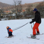 Kopeček v Úholičkách využijí například rodiče, kteří učí svou ratolest lyžovat