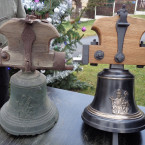 Starý zvon z 18. století a nový z dílny Michala Votruby