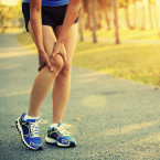 Před a po sportování se doporučuje svalstvo rozcvičit protahováním