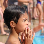 Zejména dětem hrozí při koupání v zakázaných vodách vážné zdravotní problémy